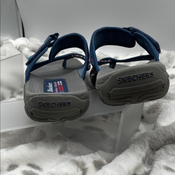 Skechers women’s reggae, zig swag flip flop Navy Multicolor Sandals, size 7 - Picture 6 of 6